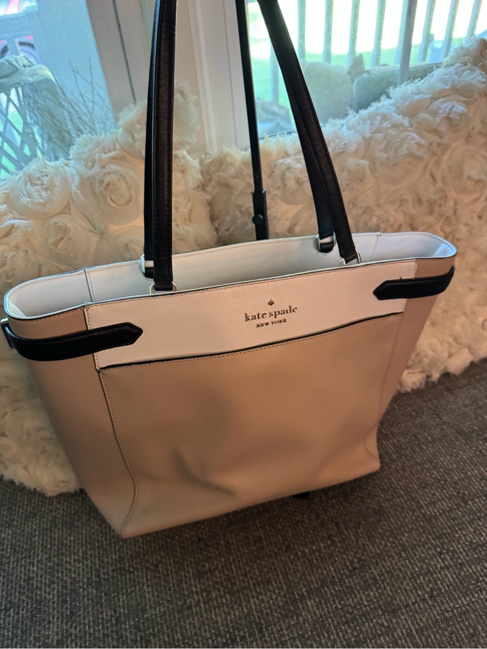Kate Spade New York Cameron Street Harmony Tote Cream Black Saffiano Leather - Picture 2 of 9